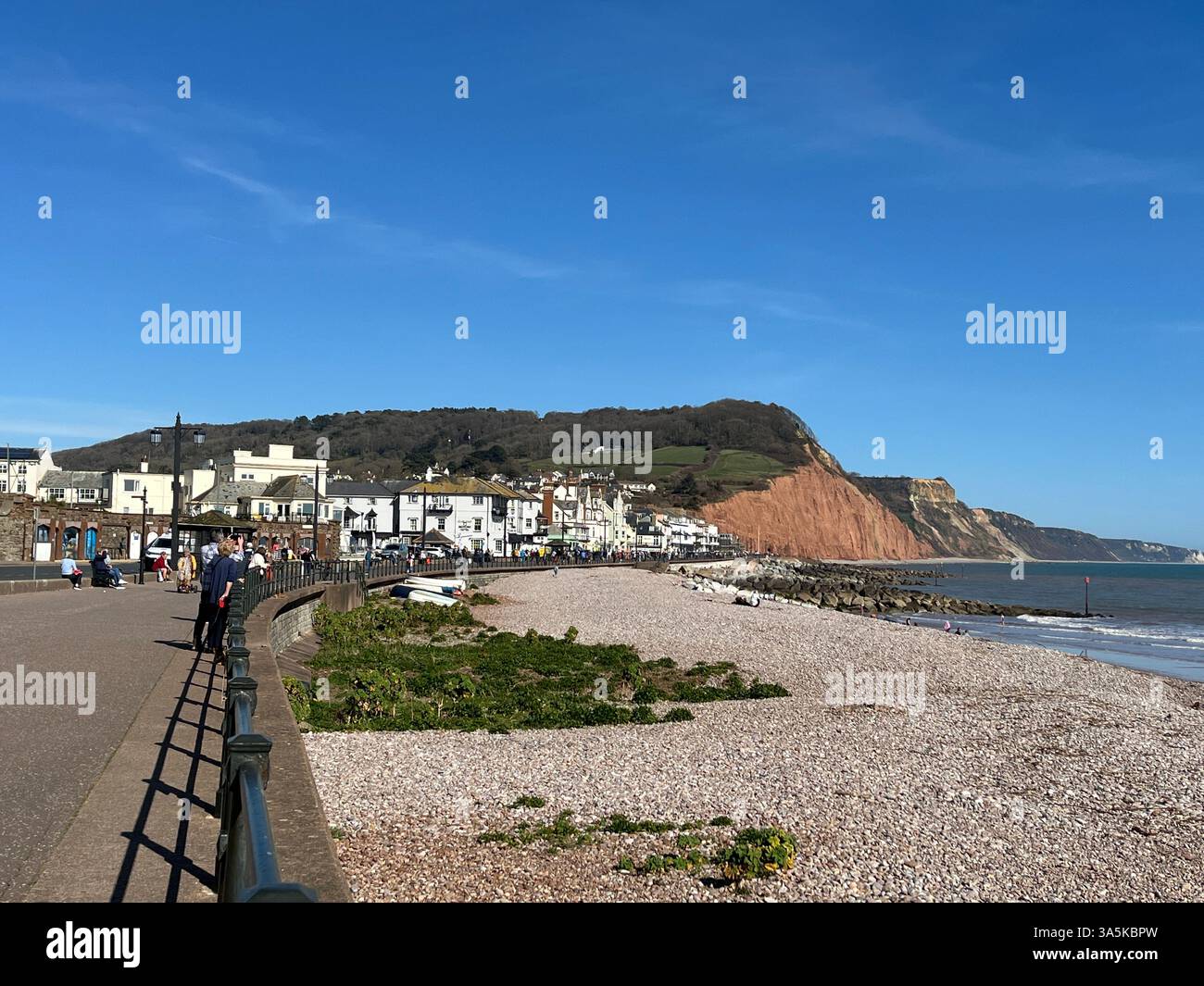 Promenade le long du front de mer de Sidmouth dans le Devon Banque D'Images