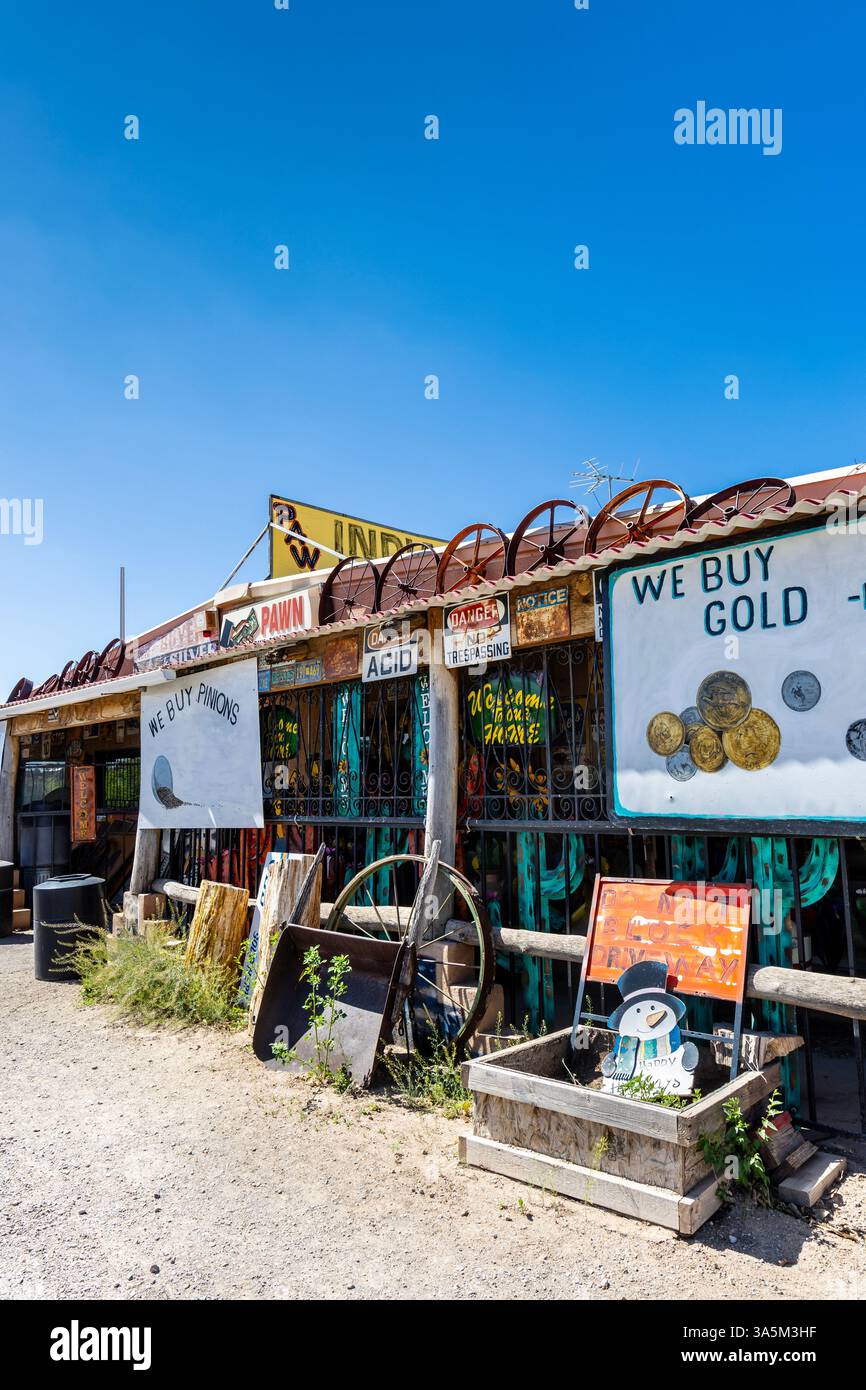 Extérieur du poste de commerce Indian Trail le long de l'historique route 66, Grants, Nouveau-Mexique, États-Unis Banque D'Images