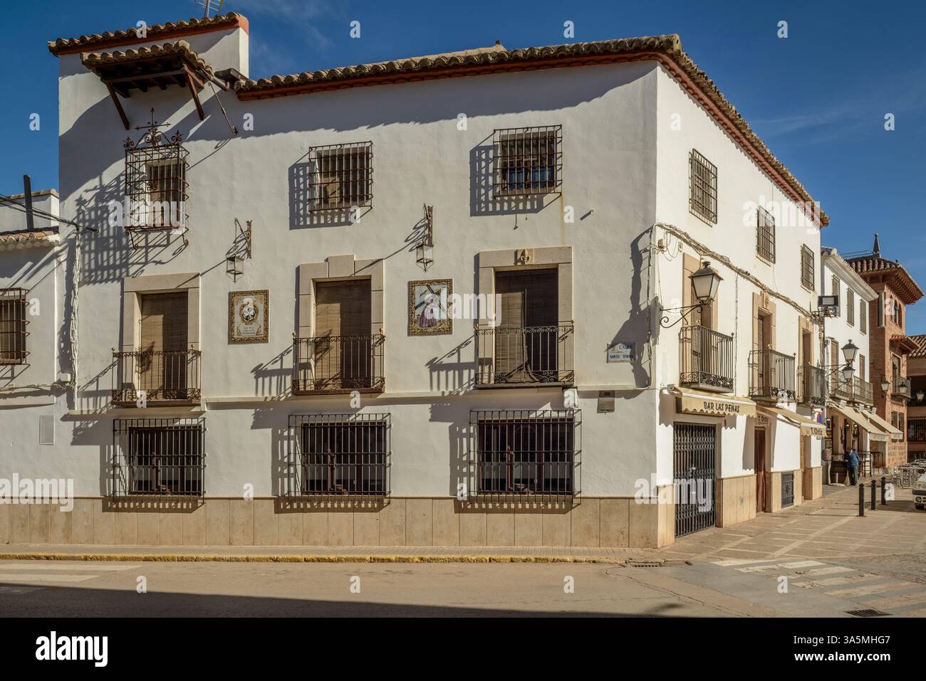 Maison de la Fraternité de notre Père Jésus de Nazareth, rue Santo Tomas, dans la ville de Villanueva de los Infantes, Ciudad Real, Espagne, Europe. Banque D'Images
