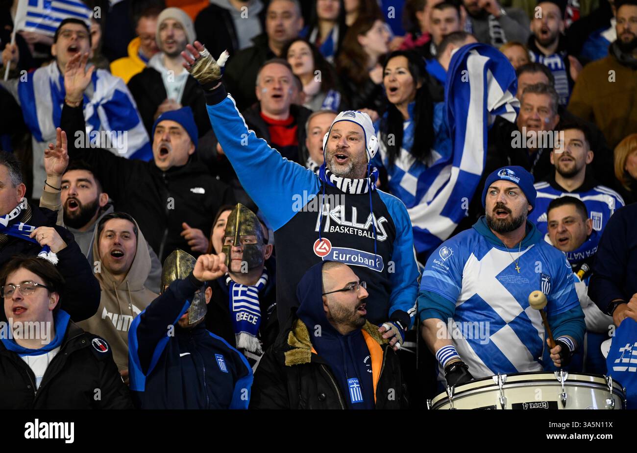 Glasgow, Royaume-Uni. 23 mars 2025. Fans grecs lors du match de l'UEFA Nations League à Hampden Park, Glasgow. Le crédit photo devrait se lire : Neil Hanna/Sportimage crédit : Sportimage Ltd/Alamy Live News Banque D'Images