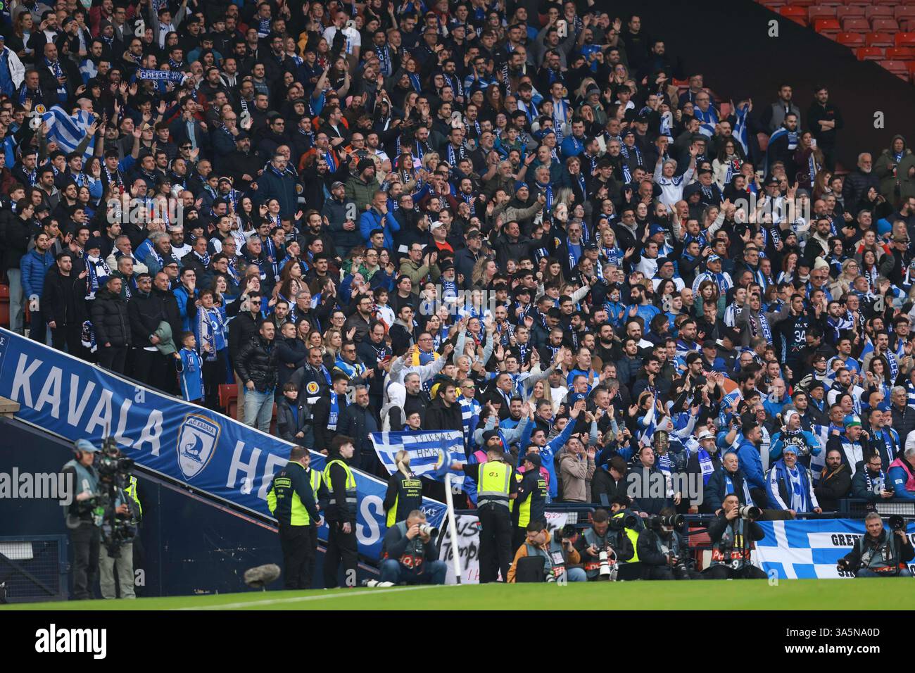 Hampden Park, Glasgow, Royaume-Uni. 23 mars 2025. UEFA Nations League Play offs International Football, deuxième manche, Écosse contre Grèce ; crédit fans grecs : action plus Sports/Alamy Live News Banque D'Images