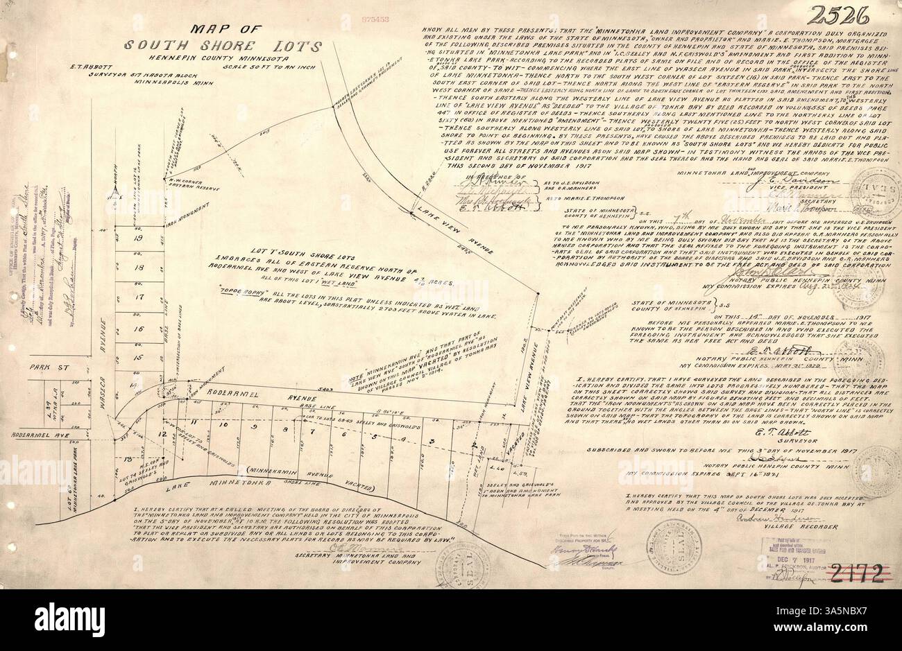 Ce document de la bibliothèque du comté de Hennepin documente les lots de la rive sud, fournissant des données historiques sur les divisions de propriété et les développements communautaires dans la région. Banque D'Images