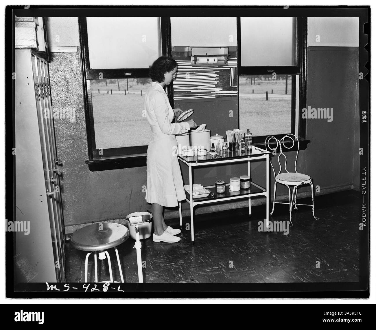 À la mine Edgewater de Birmingham, en Alabama, les mineurs blancs et noirs ont accès à des installations égales dans le dispensaire, mettant l'accent sur l'égalité dans les prestations de soins de santé à la mine. Banque D'Images
