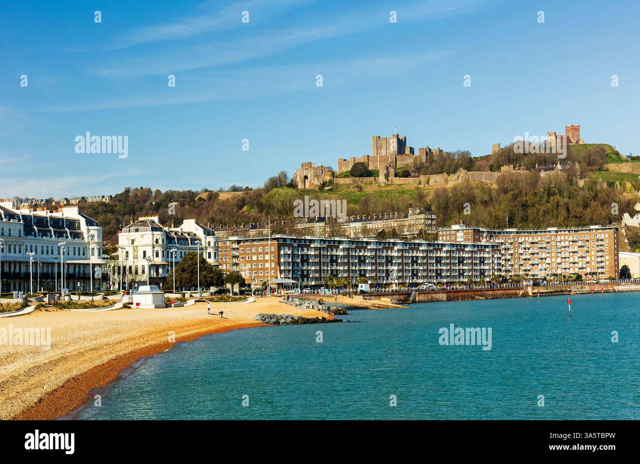 Front de mer de Douvres et château. Banque D'Images