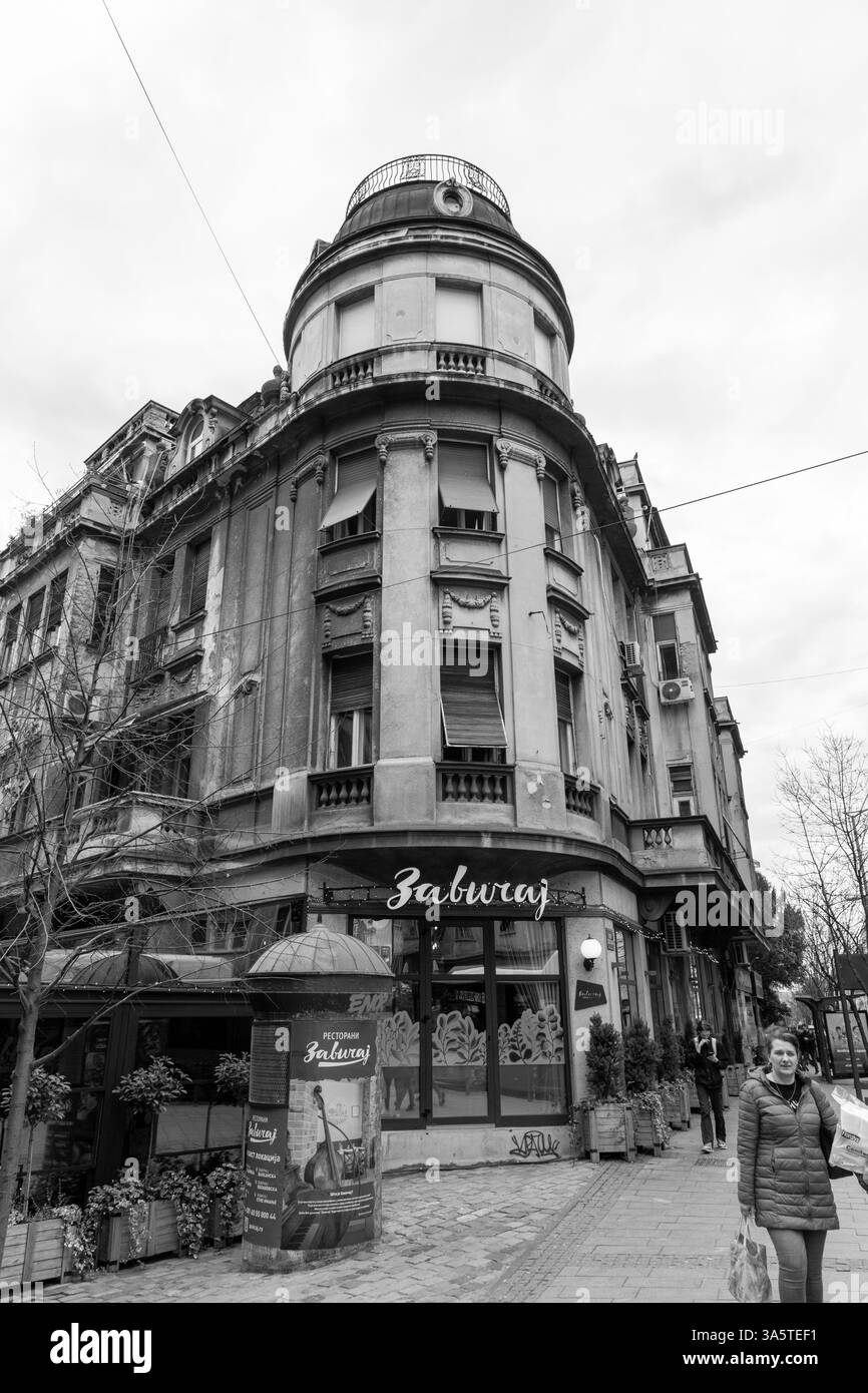 Belgrade, Serbie - 8 février 2024 : architecture générique et vue sur la rue depuis Belgrade, la capitale de la Serbie. Banque D'Images