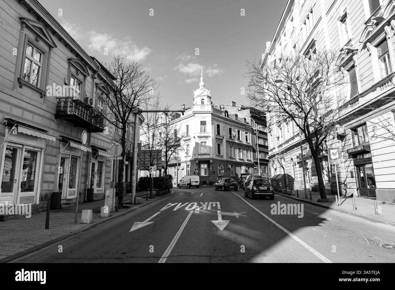 Belgrade, Serbie - 8 février 2024 : architecture générique et vue sur la rue depuis Belgrade, la capitale de la Serbie. Banque D'Images