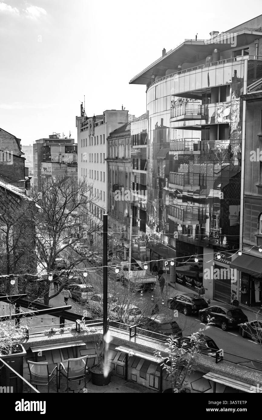 Belgrade, Serbie - 8 février 2024 : architecture générique et vue sur la rue depuis Belgrade, la capitale de la Serbie. Banque D'Images