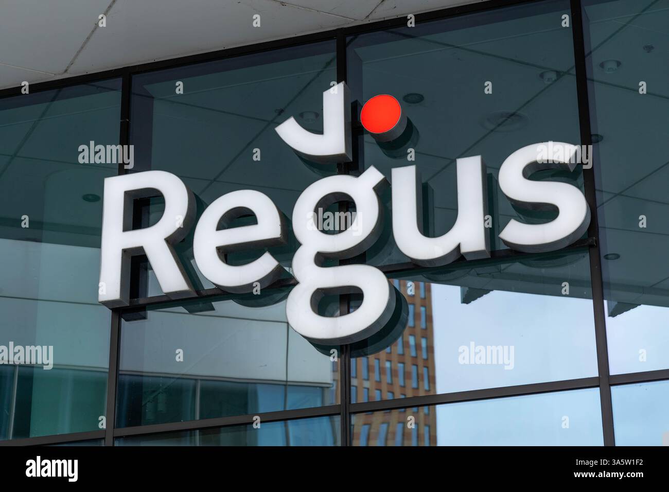 Logo Regus. Regus propose des espaces de travail modernes et flexibles à Amsterdam Banque D'Images