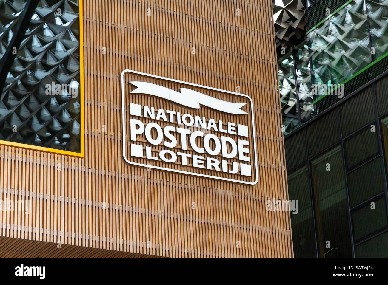 Amsterdam, pays-Bas. 16 mars 2024. Nationale Code postal logo Loterij sur le bâtiment du siège social, une loterie néerlandaise qui fait partie de la Holding Nation Banque D'Images