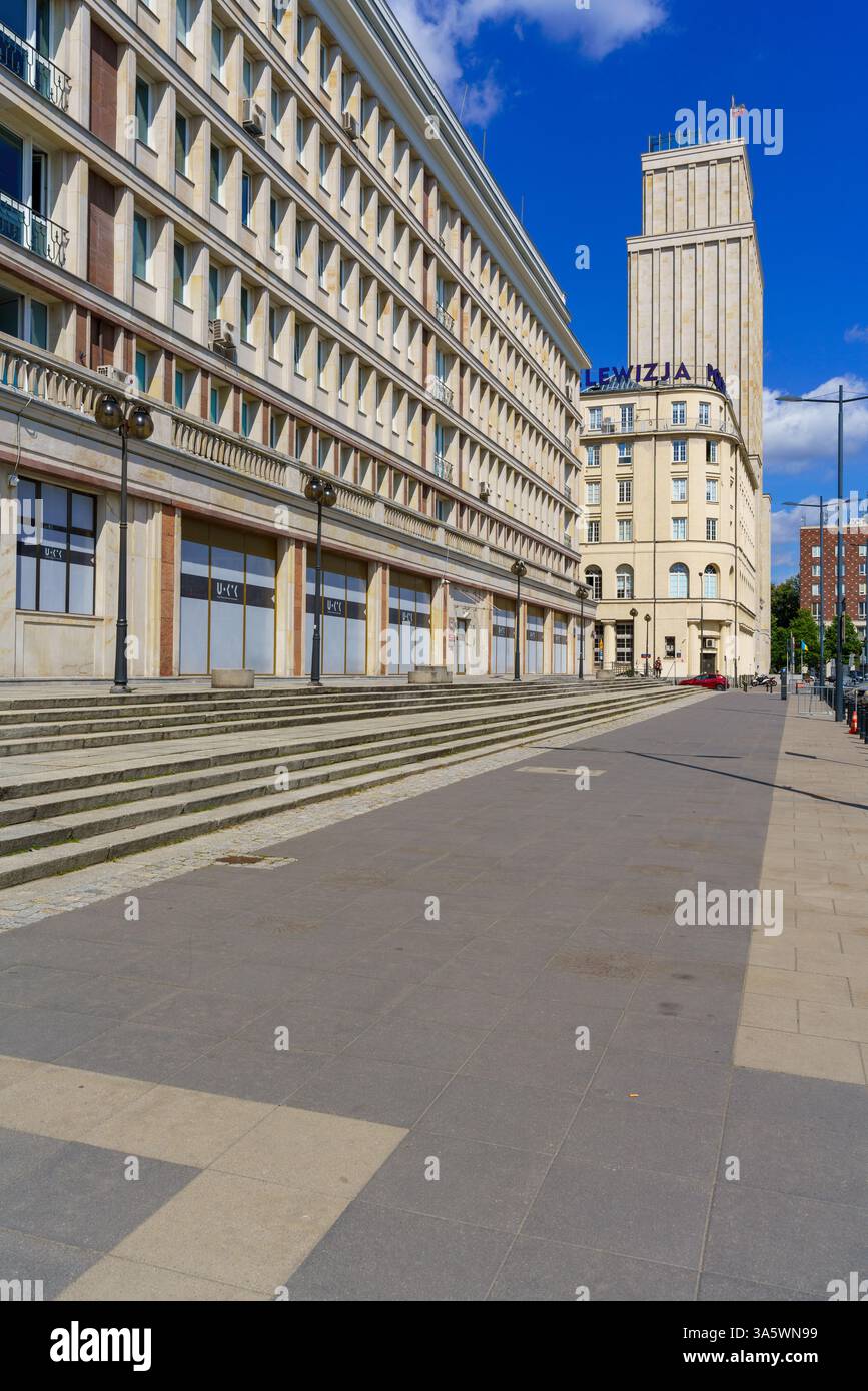 Centre-ville de Varsovie. Place des insurgés de Varsovie (Plac Powstancow Warszawy). Hôtel Warszawa près de la rue Swietokrzyska et du bâtiment TVP (télévision polonaise) Banque D'Images