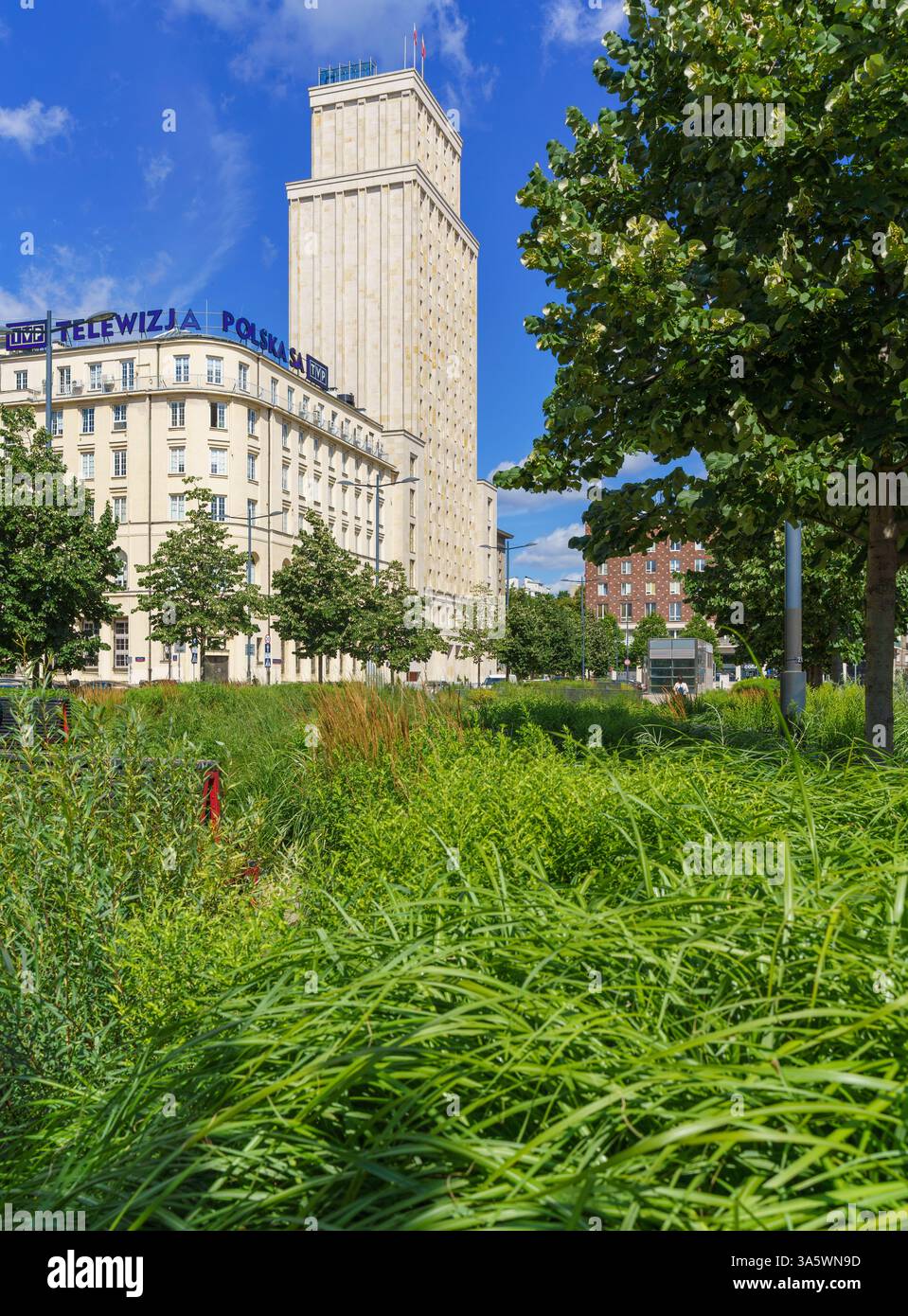 Centre-ville de Varsovie. Place des insurgés de Varsovie (Plac Powstancow Warszawy). Hôtel Warszawa près de la rue Swietokrzyska. Chaude journée d'été. Banque D'Images