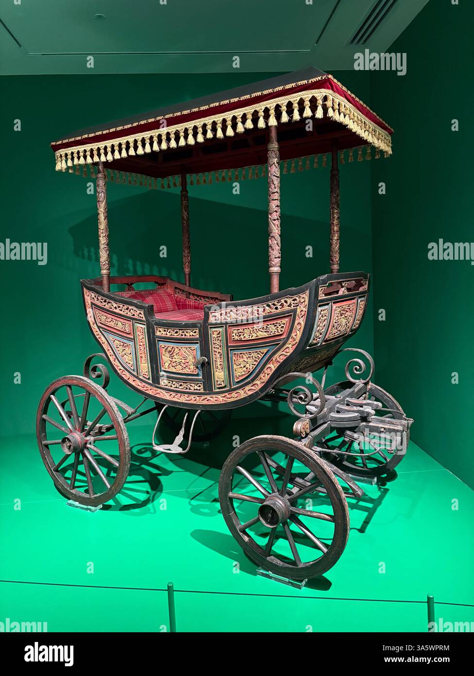 Chariot de tedun Peranakan exposé, utilisé à des fins cérémonielles. Partie d'une cérémonie peranakan chinoise connue sous le nom de tedun. Banque D'Images