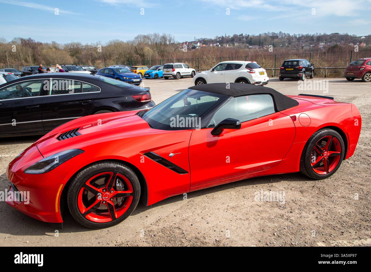 Voiture Chevrolet Corvette 6200cc rouge 2015 garée dans un parking à Trevor North Wales Banque D'Images