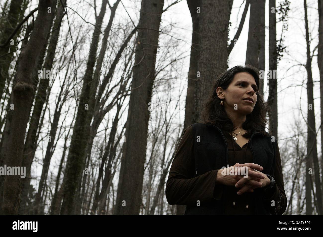 6 février 2008 - Bryn Mawr, Pennsylvanie écologiste Patricia Zaradic, coauteur d'une étude sur le déclin des activités de plein air, marche sur un sentier naturel au Haverford College. (Michael Perez/Philadelphia Inquirer/MCT) (image crédit : © Michael Perez/MCT/ZUMAPRESS.com) Banque D'Images