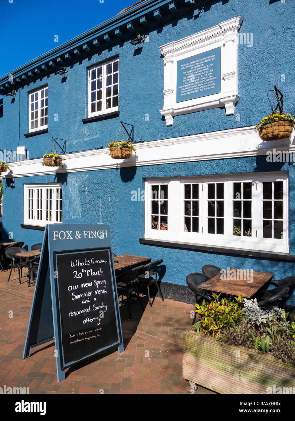 Fox and Finch Pub, ex School, ex ODD Fellows Hall, ex prison, ex Courthouse, Godalming, Surrey, Angleterre, Royaume-Uni, GB. Banque D'Images