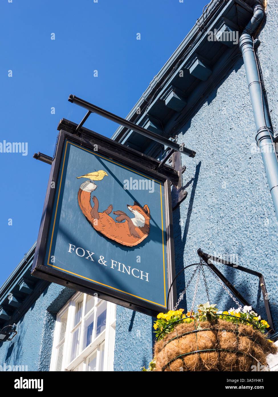Fox and Finch Pub, ex School, ex ODD Fellows Hall, ex prison, ex Courthouse, Godalming, Surrey, Angleterre, Royaume-Uni, GB. Banque D'Images