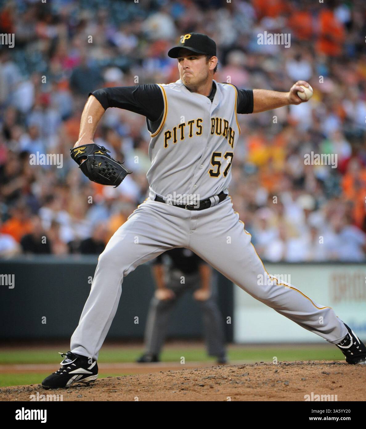 14 juin 2008 - le lanceur Zach Duke des Pirates de Pittsburgh affronte les Orioles de Baltimore, le samedi 14 juin 2008, à Camden Yards à Baltimore, Maryland. Les Orioles ont battu les Pirates 8-7. (Doug Kapustin/Baltimore Sun/MCT) (crédit image : © Doug Kapustin/MCT/ZUMAPRESS.com) Banque D'Images