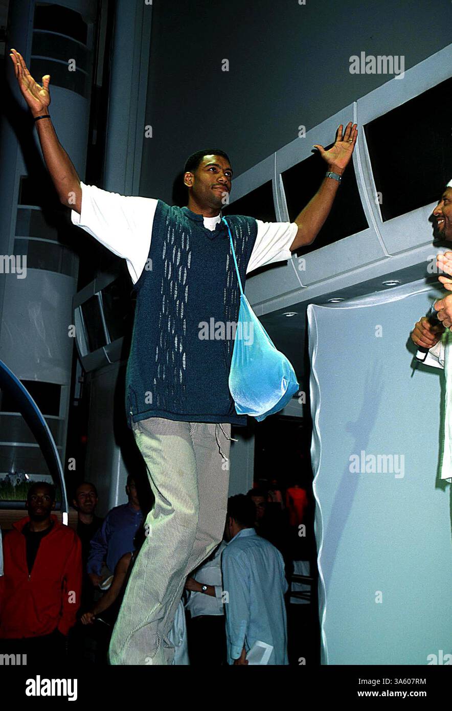 JANVIER 1, 2011 - K25561HMC NIKE BENEFIT PARTY POUR PROMOUVOIR LA LIGNE PRESTO DE MODE SPORTIVE NIKETOWN, NY 07/11/02. HENRY MCGEE/ 2002.ALLAN HOUSTON(crédit image : © Globe photos/ZUMAPRESS.com) Banque D'Images