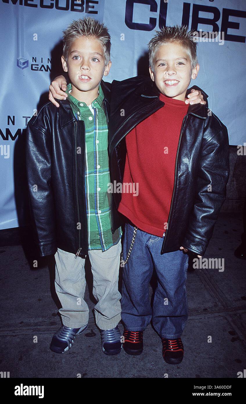 JANVIER 1, 2011 - K23430HMC : SOIRÉE DE LANCEMENT DE NINTENDO GAMECUBE AU 60 SPRING STREET, NEW YORK LE 17/11/01. HENRY McGee/ G 20011.DYLAN ET COLE SPROUSE(crédit image : © Globe photos/ZUMAPRESS.com) Banque D'Images