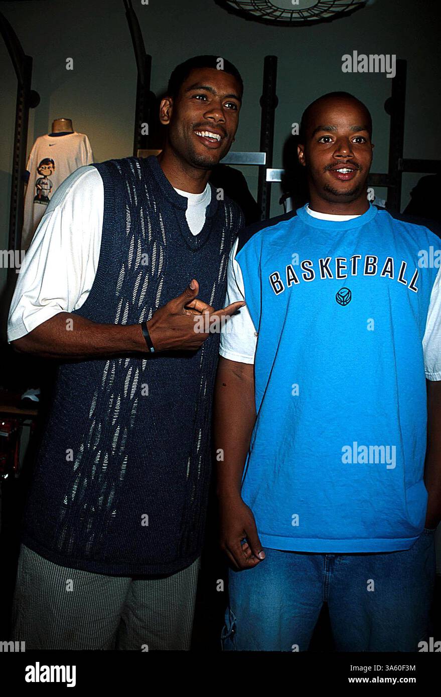 JANVIER 1, 2011 - K25561HMC NIKE BENEFIT PARTY POUR PROMOUVOIR LA LIGNE PRESTO DE MODE SPORTIVE NIKETOWN, NY 07/11/02. HENRY MCGEE/ 2002. ALLAN HOUSTON. DONALD FAISON (crédit image : © Globe photos/ZUMAPRESS.com) Banque D'Images