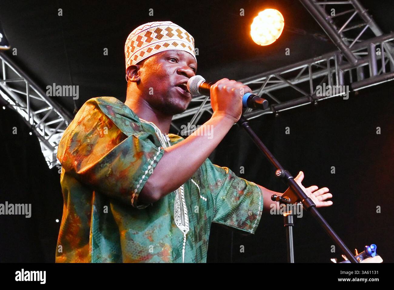 Le Dathliad Africa Wales Festival est un événement qui se déroule dans tout le pays de Galles. Makoomba le groupe zimbabwéen se produisant à Cardiff Bay, au pays de Galles Banque D'Images Le Dathliad Africa Wales Festival est un événement qui se déroule dans tout le pays de Galles. Makoomba le groupe zimbabwéen se produisant à Cardiff Bay, au pays de Galles Banque D'Images