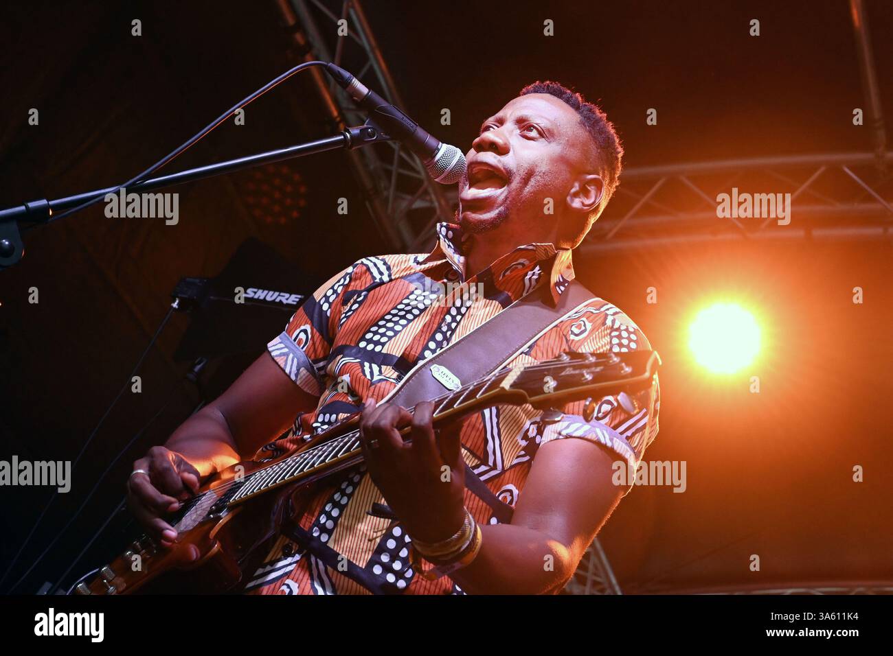 Le Dathliad Africa Wales Festival est un événement qui se déroule dans tout le pays de Galles. Makoomba le groupe zimbabwéen se produisant à Cardiff Bay, au pays de Galles Banque D'Images Le Dathliad Africa Wales Festival est un événement qui se déroule dans tout le pays de Galles. Makoomba le groupe zimbabwéen se produisant à Cardiff Bay, au pays de Galles Banque D'Images