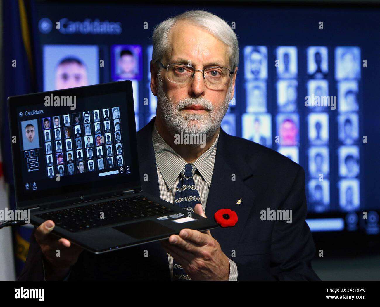 3 novembre 2014 - AB, Canada - Keith Raderschadt de NEC Corporation of America donne une explication détaillée et une démonstration du nouveau logiciel de reconnaissance faciale mis en œuvre par le Service de police de Calgary à son siège social de la SCP, Westwinds Campus Media Centre à Calgary, Altaï, le dimanche 2 novembre 2014. Darren Makowichuk/Calgary Sun/QMI Agency (crédit image : © Darren Makowichuk/QMI Agency/ZUMA Wire) Banque D'Images