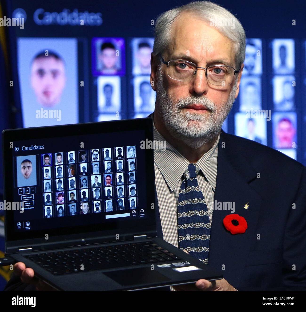 3 novembre 2014 - AB, Canada - Keith Raderschadt de NEC Corporation of America donne une explication détaillée et une démonstration du nouveau logiciel de reconnaissance faciale mis en œuvre par le Service de police de Calgary à son siège social de la SCP, Westwinds Campus Media Centre à Calgary, Altaï, le dimanche 2 novembre 2014. Darren Makowichuk/Calgary Sun/QMI Agency (crédit image : © Darren Makowichuk/QMI Agency/ZUMA Wire) Banque D'Images