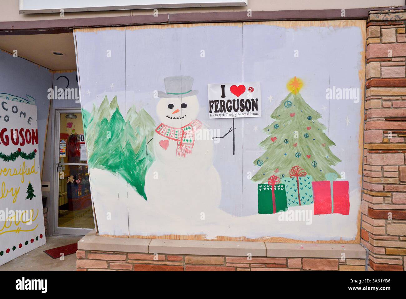 Dec. 6, 2014 - établi Louis, Missouri, États-Unis - les résidents de Ferguson et des environs se réunissent le 12/6/14 pour embellir la ville en peignant les planches que les magasins mettent en place pour la sécurité contre les émeutes et les pillages après que le grand jury a décidé de ne pas engager l'agent Wilson pour le meurtre de Michael Brown. (Crédit image : © Richard Ulreich/ZUMA Wire) Banque D'Images