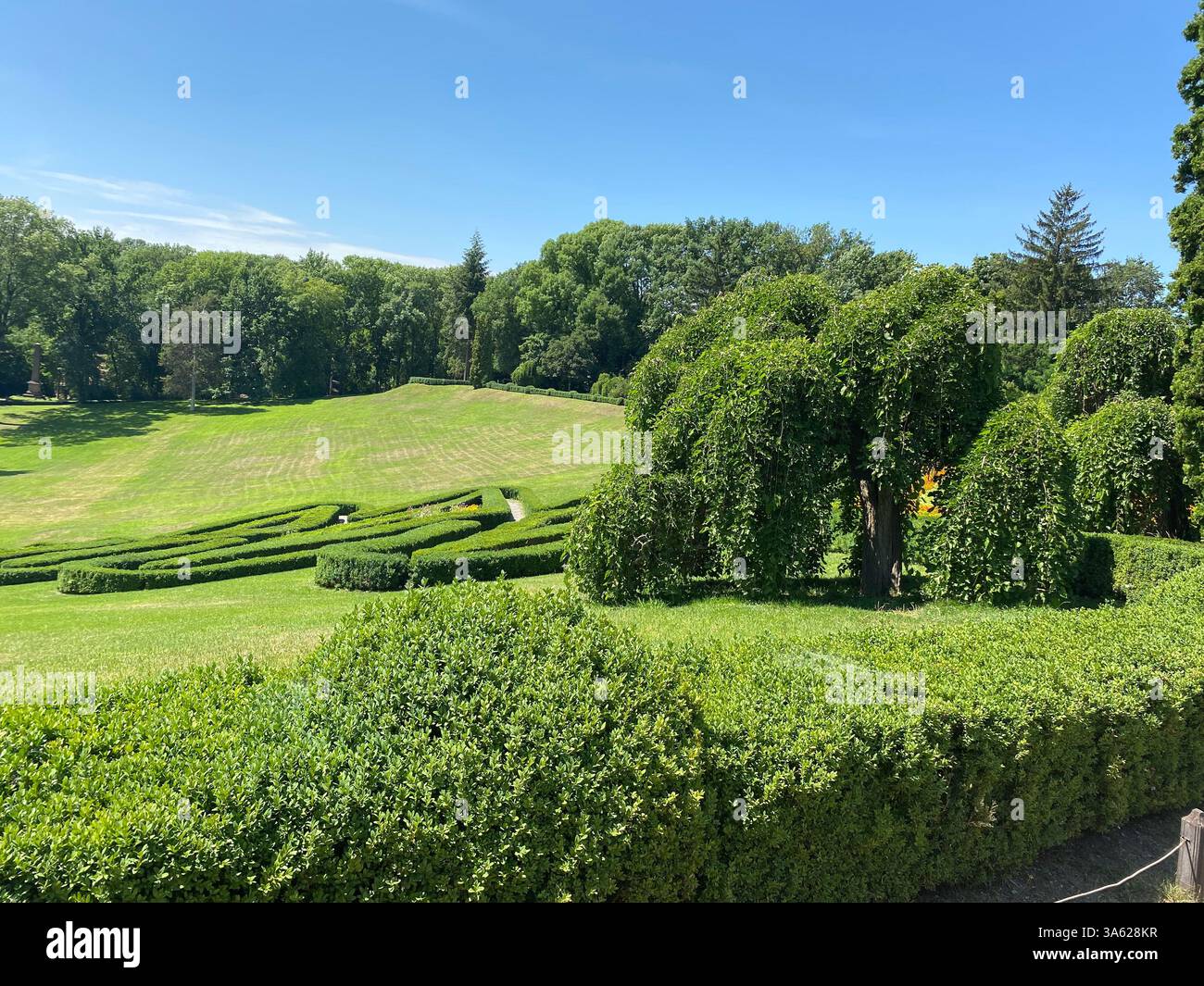 Parc Sofiyivka à Uman, Ukraine, avec des paysages pittoresques, des lacs et un pont en bois. Banque D'Images Parc Sofiyivka à Uman, Ukraine, avec des paysages pittoresques, des lacs et un pont en bois. Banque D'Images