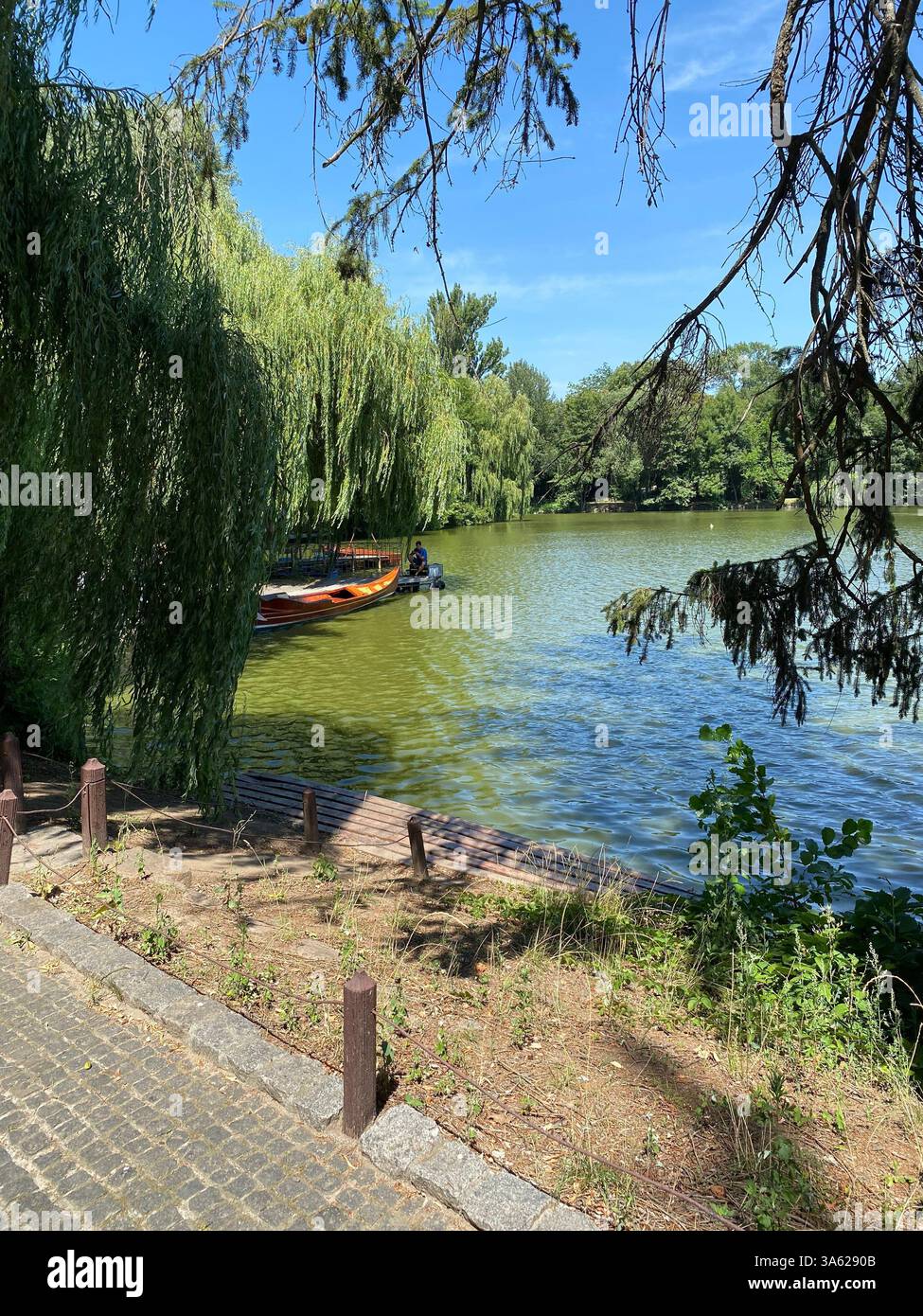 Parc Sofiyivka à Uman, Ukraine, avec des paysages pittoresques et des lacs. Banque D'Images Parc Sofiyivka à Uman, Ukraine, avec des paysages pittoresques et des lacs. Banque D'Images