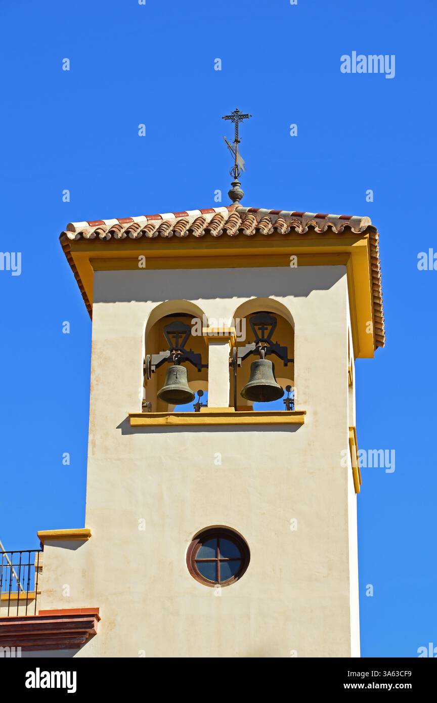 Clocher de l'église Saint-Pierre sur la place Enrico Navarro à Malaga, Espagne Banque D'Images