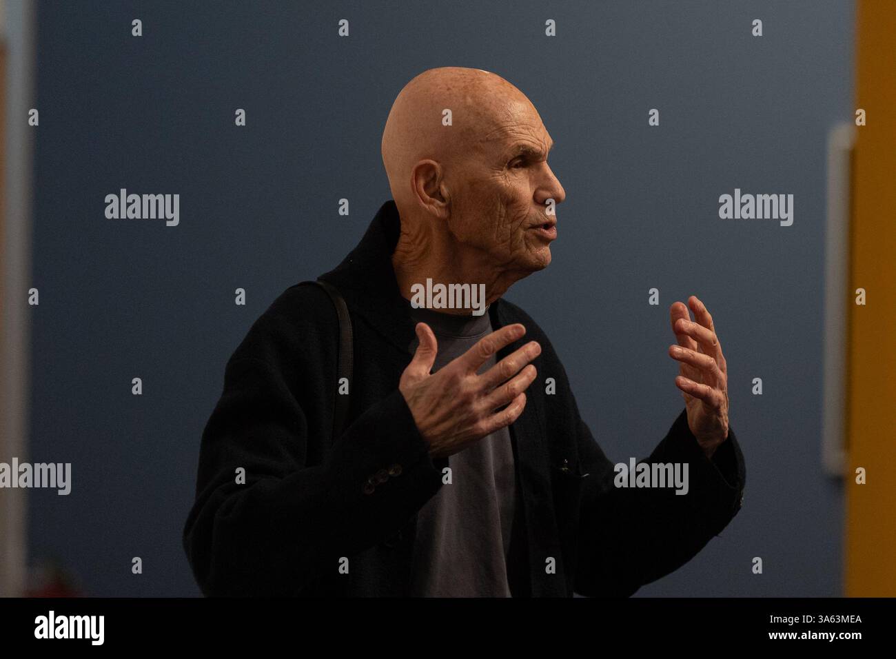 Brescia, Italie. 24 mars 2025. Joel Meyerowitz assiste à l'ouverture de ''A Sense of Wonder'', la première exposition anthologique Meyerowitz à Brescia, en Italie, le 24 mars 2025. (Photo de Stefano Nicoli/NurPhoto) crédit : NurPhoto SRL/Alamy Live News Banque D'Images