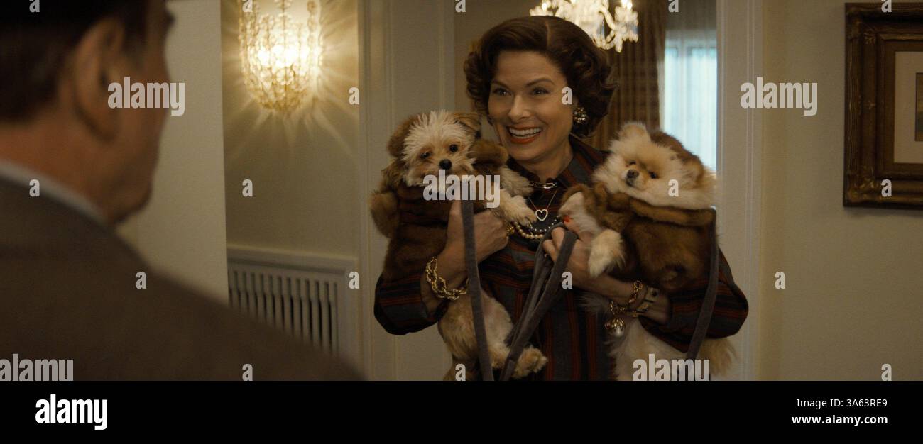 THE ALTO KNIGHTS, (alias ALTO KNIGHTS), Debra Messing dans le rôle de Bobbie Costello, 2025. © Warner Bros. / avec l'aimable autorisation de Everett Collection Banque D'Images