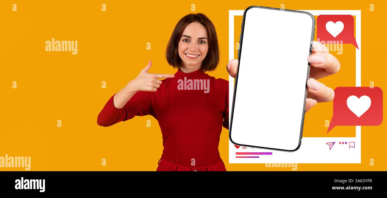 Influenceur engageant présentant un smartphone pour l'interaction avec les médias sociaux Banque D'Images