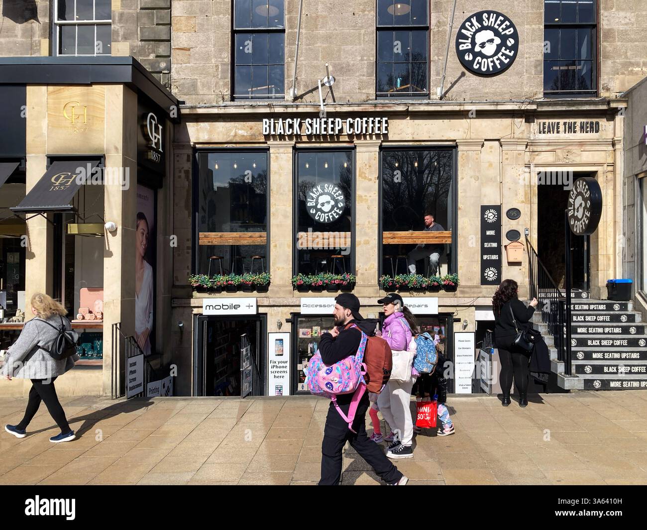 Black Sheep Coffee, Princes Street, Édimbourg, Écosse - Image de stock capturée avec un smartphone
