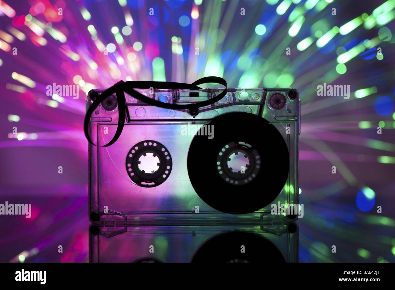 Cassette et multicolores sur fond bleu rose Banque D'Images