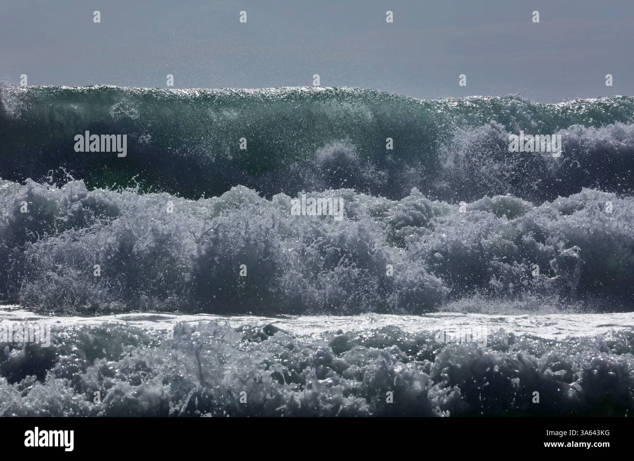 Vagues massives dans l'océan Atlantique, France Banque D'Images