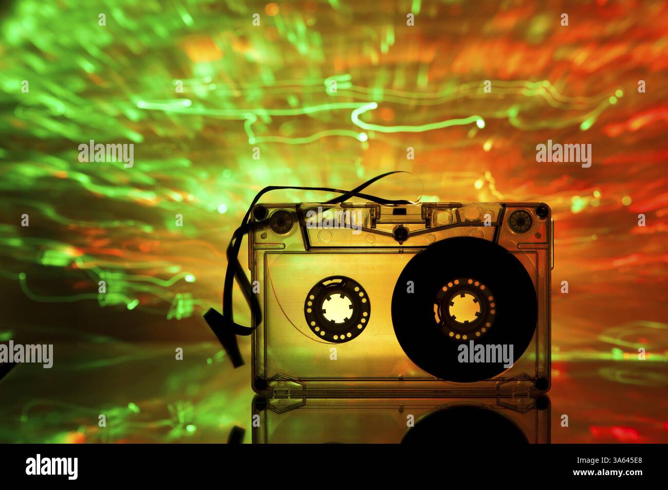 Cassette et multicolores sur fond vert jaune Banque D'Images