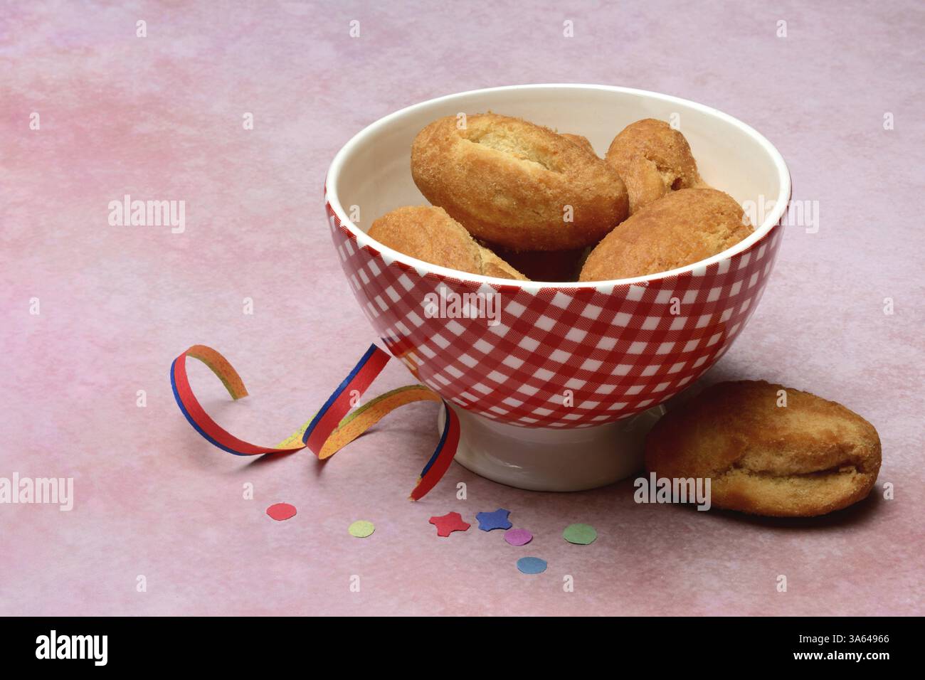 Schenkeli dans un bol, pâtisserie sucrée pour la saison du carnaval, Suisse, Europe Banque D'Images