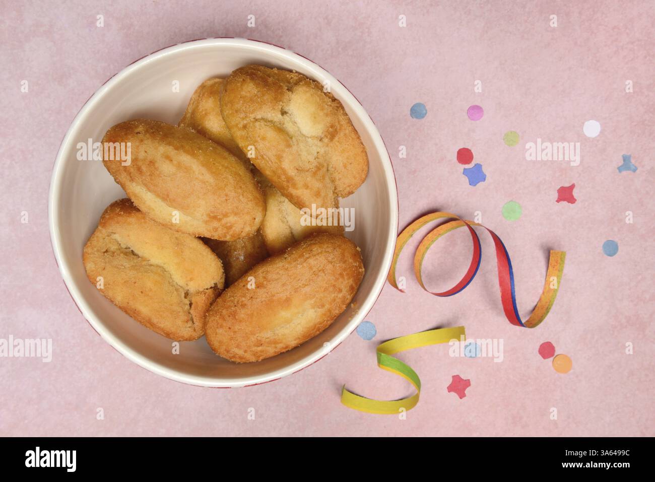 Schenkeli dans un bol, pâtisserie sucrée pour la saison du carnaval, Suisse, Europe Banque D'Images