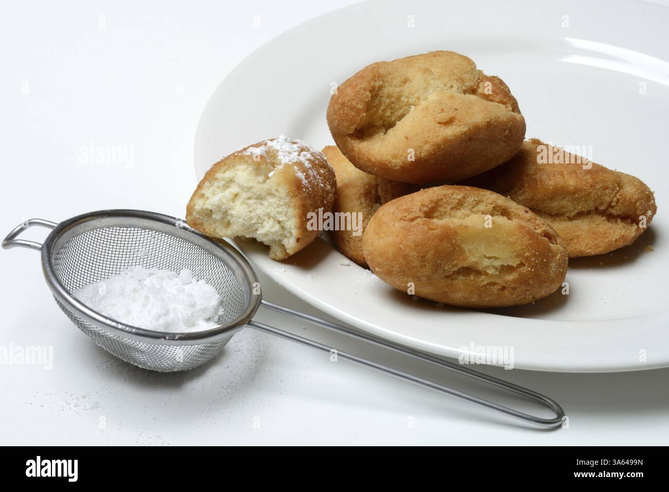 Schenkeli sur une assiette, pâtisserie sucrée pour le temps du carnaval, Suisse, Europe Banque D'Images