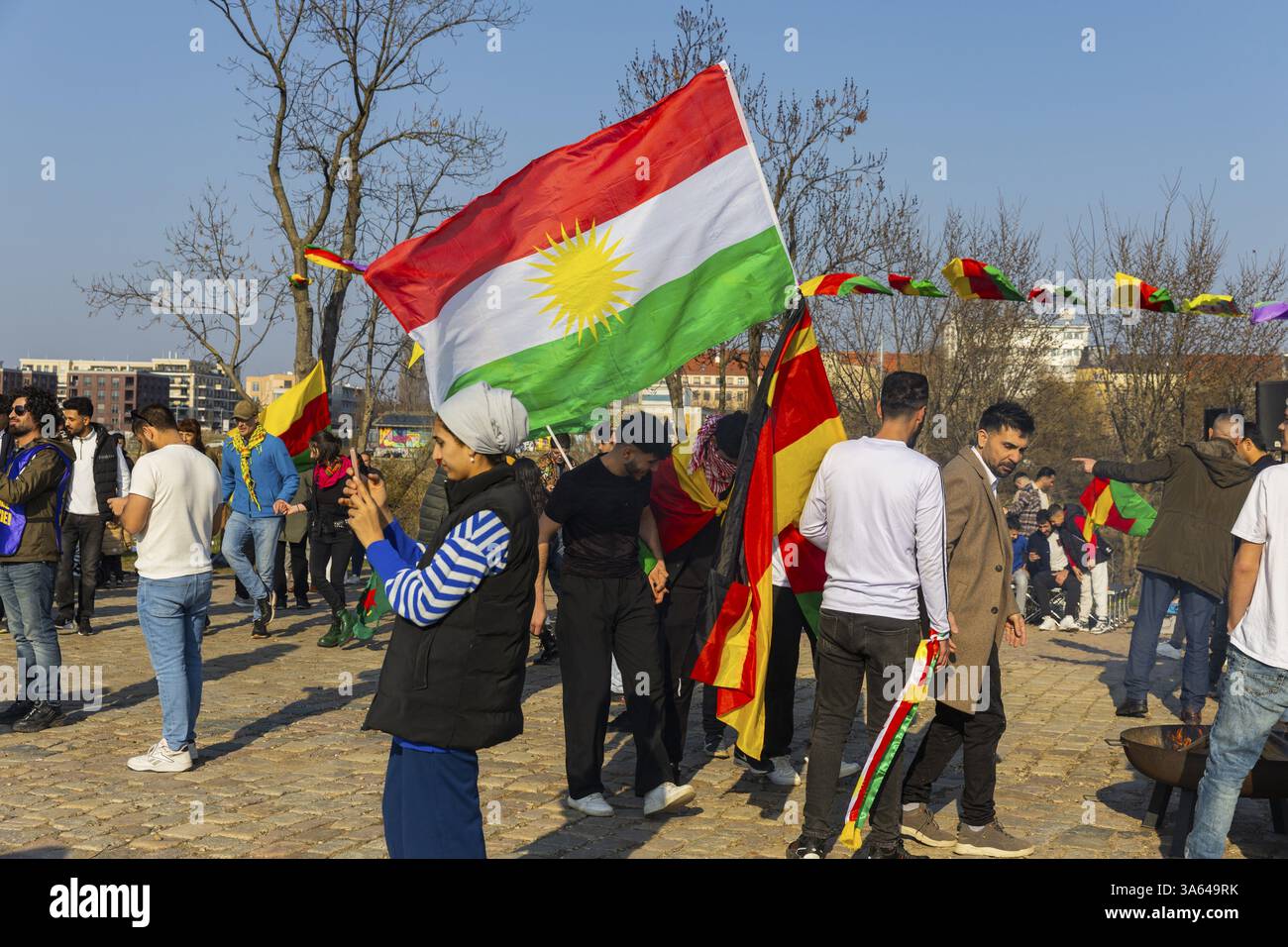 Le festival du nouvel an kurde Newroz, célébré le 21 mars, est né de l'esprit de résistance du peuple kurde et le symbolise encore Banque D'Images Le festival du nouvel an kurde Newroz, célébré le 21 mars, est né de l'esprit de résistance du peuple kurde et le symbolise encore Banque D'Images