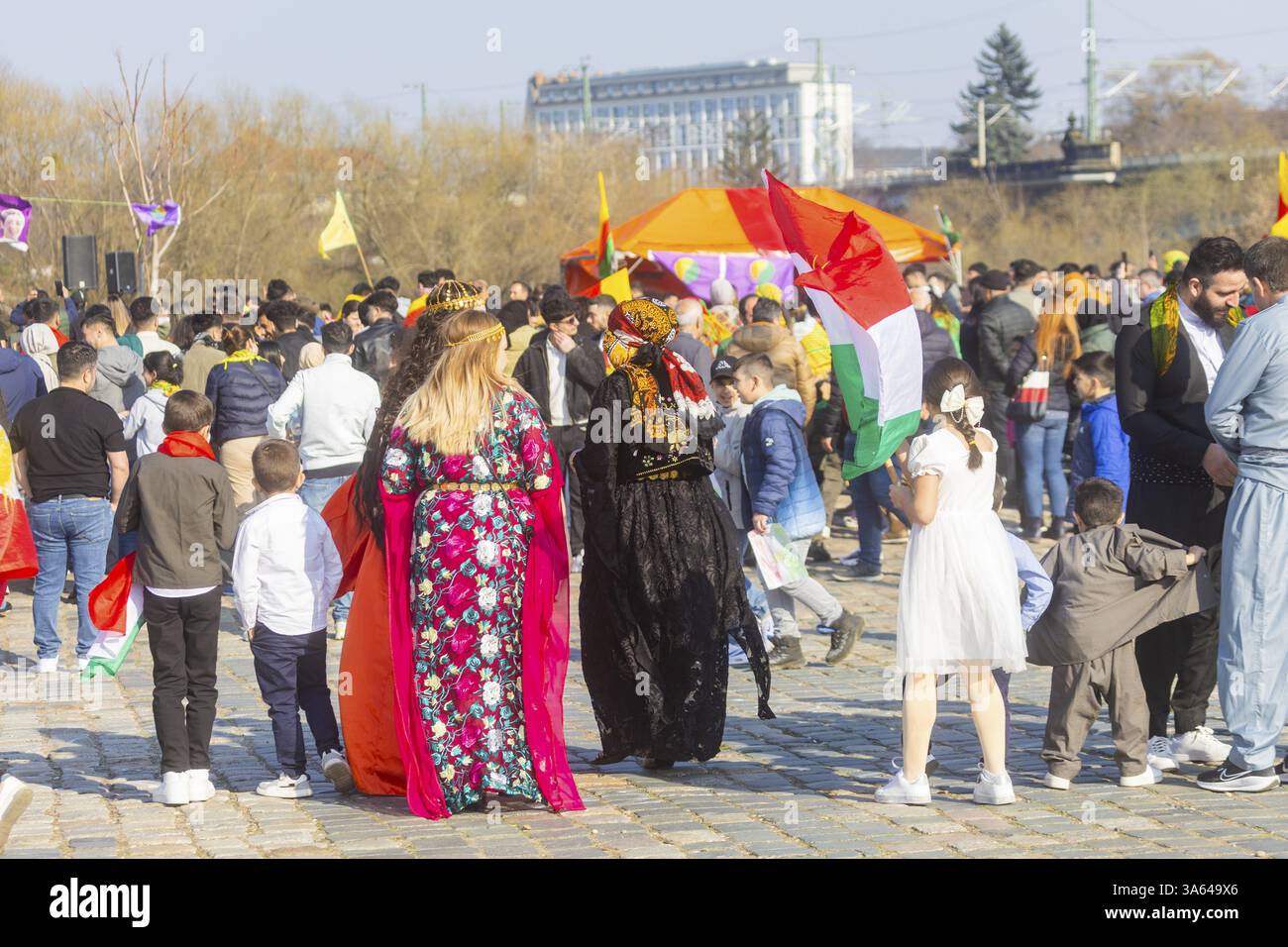 Le festival du nouvel an kurde Newroz, célébré le 21 mars, est né de l'esprit de résistance du peuple kurde et le symbolise encore Banque D'Images