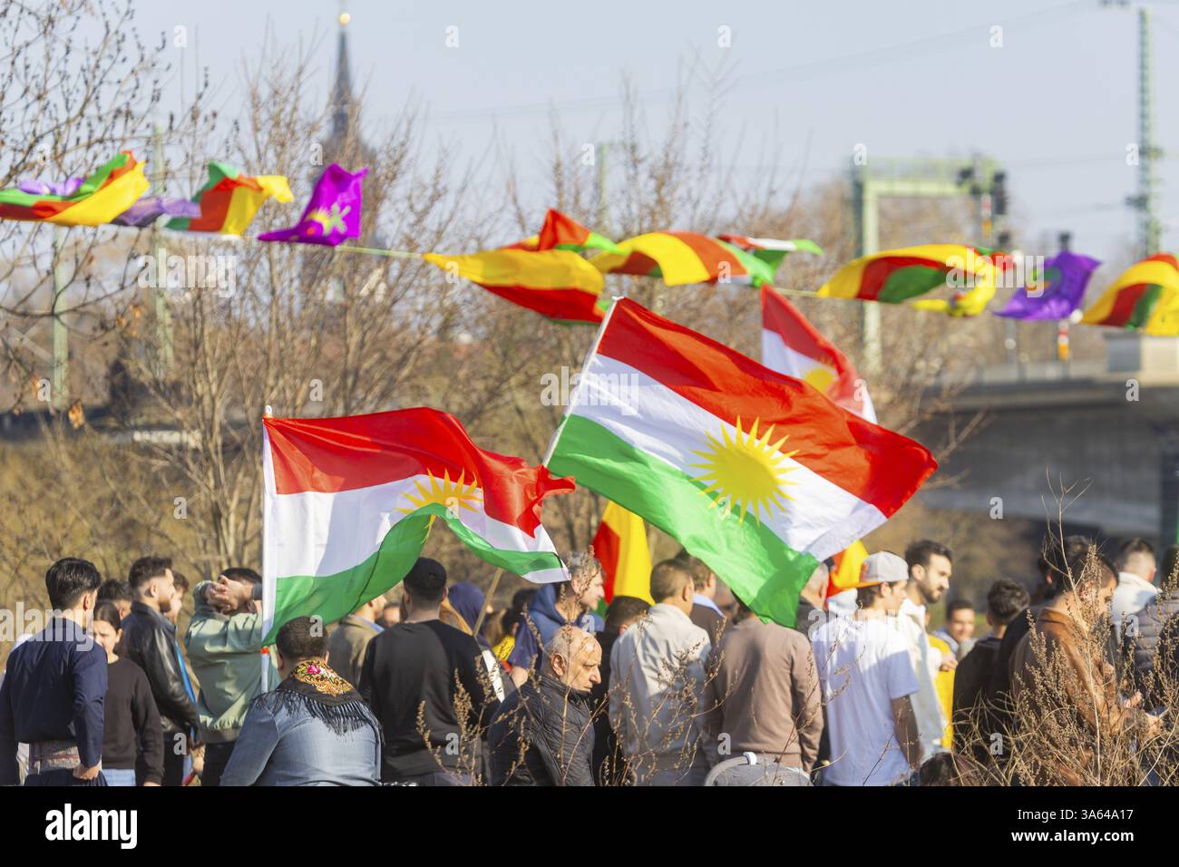 Le festival du nouvel an kurde Newroz, célébré le 21 mars, est né de l'esprit de résistance du peuple kurde et le symbolise encore Banque D'Images Le festival du nouvel an kurde Newroz, célébré le 21 mars, est né de l'esprit de résistance du peuple kurde et le symbolise encore Banque D'Images