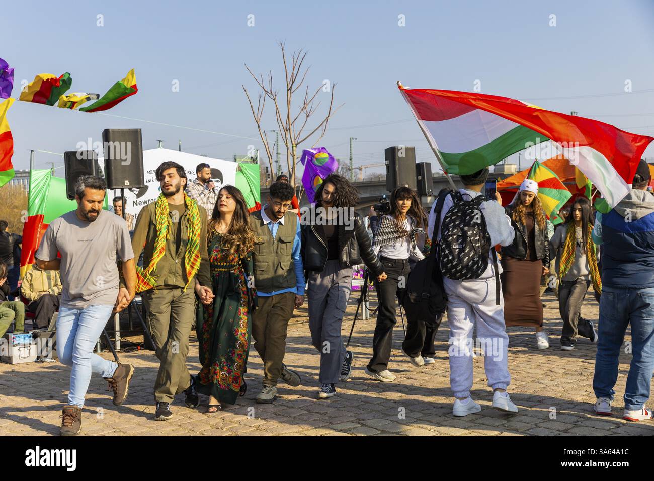 Le festival du nouvel an kurde Newroz, célébré le 21 mars, est né de l'esprit de résistance du peuple kurde et le symbolise encore Banque D'Images