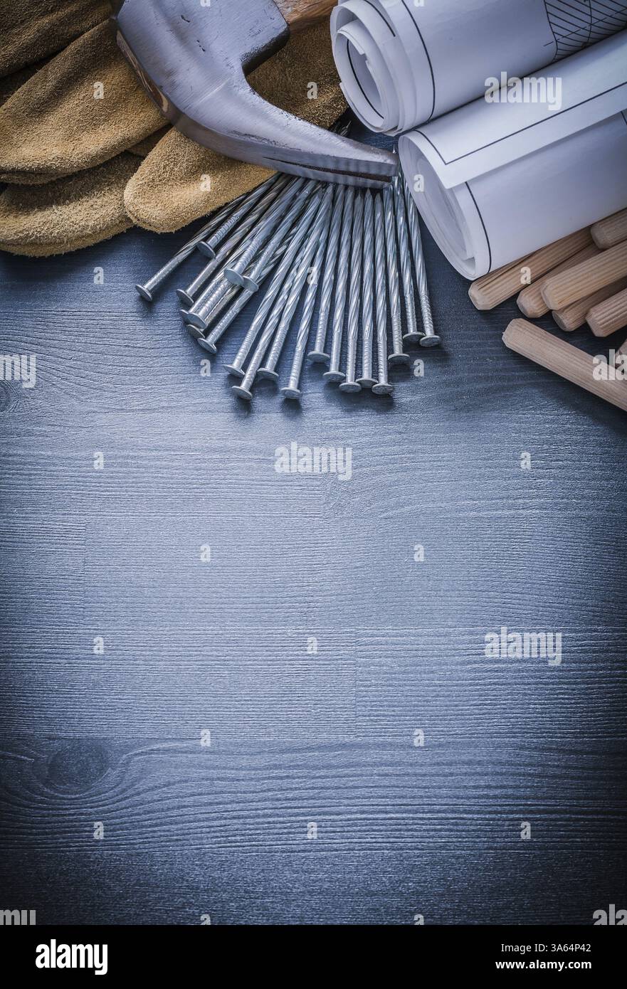 Copyspace image chevilles marteau bleus clous gants Banque D'Images