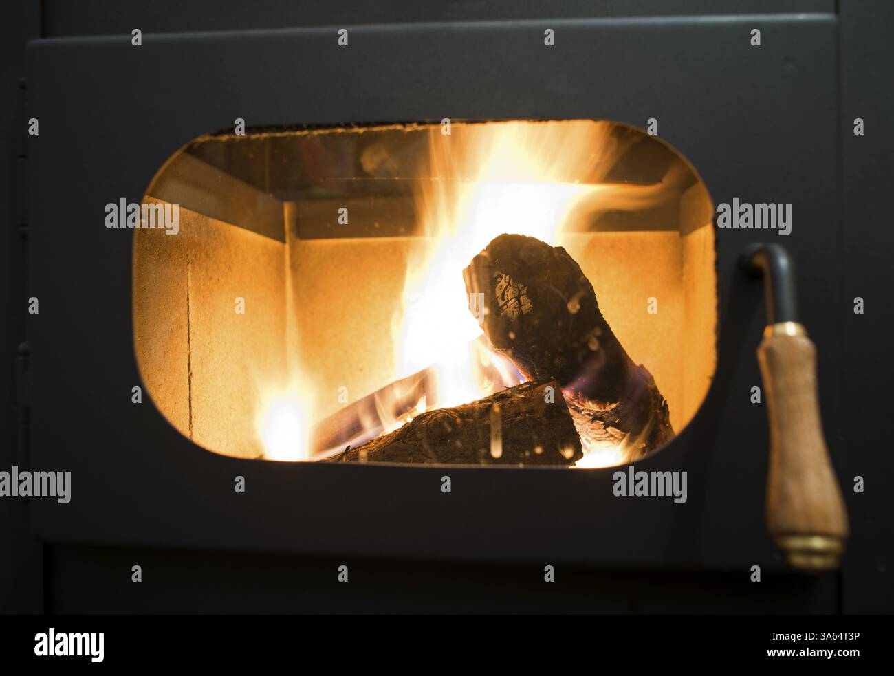 Poêle à bois et le chauffage au bois à l'intérieur Banque D'Images