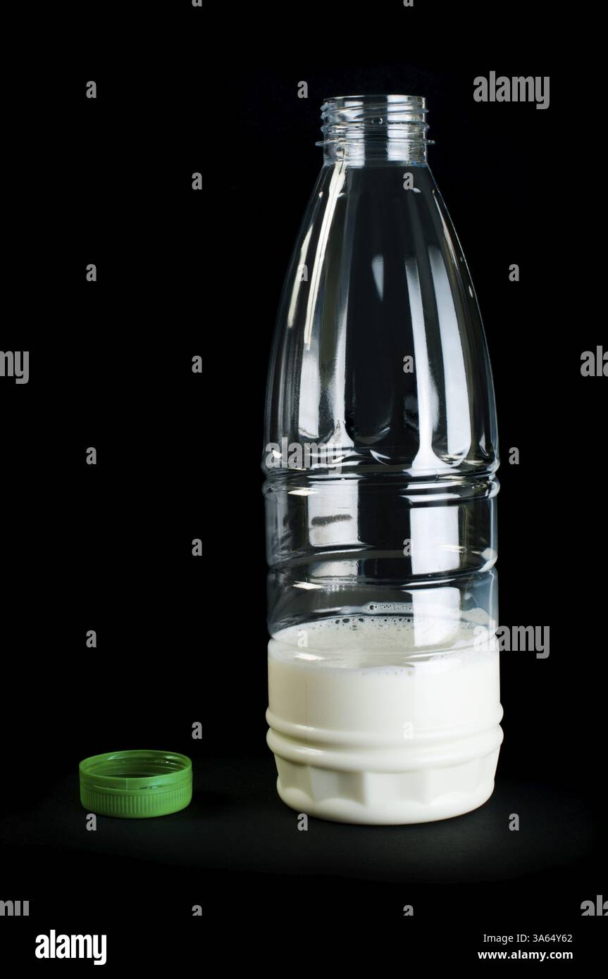 De Nombreuses Nouvelles Bouteilles De Lait En Plastique Transparentes L Emballage Alimentaire Image173472865