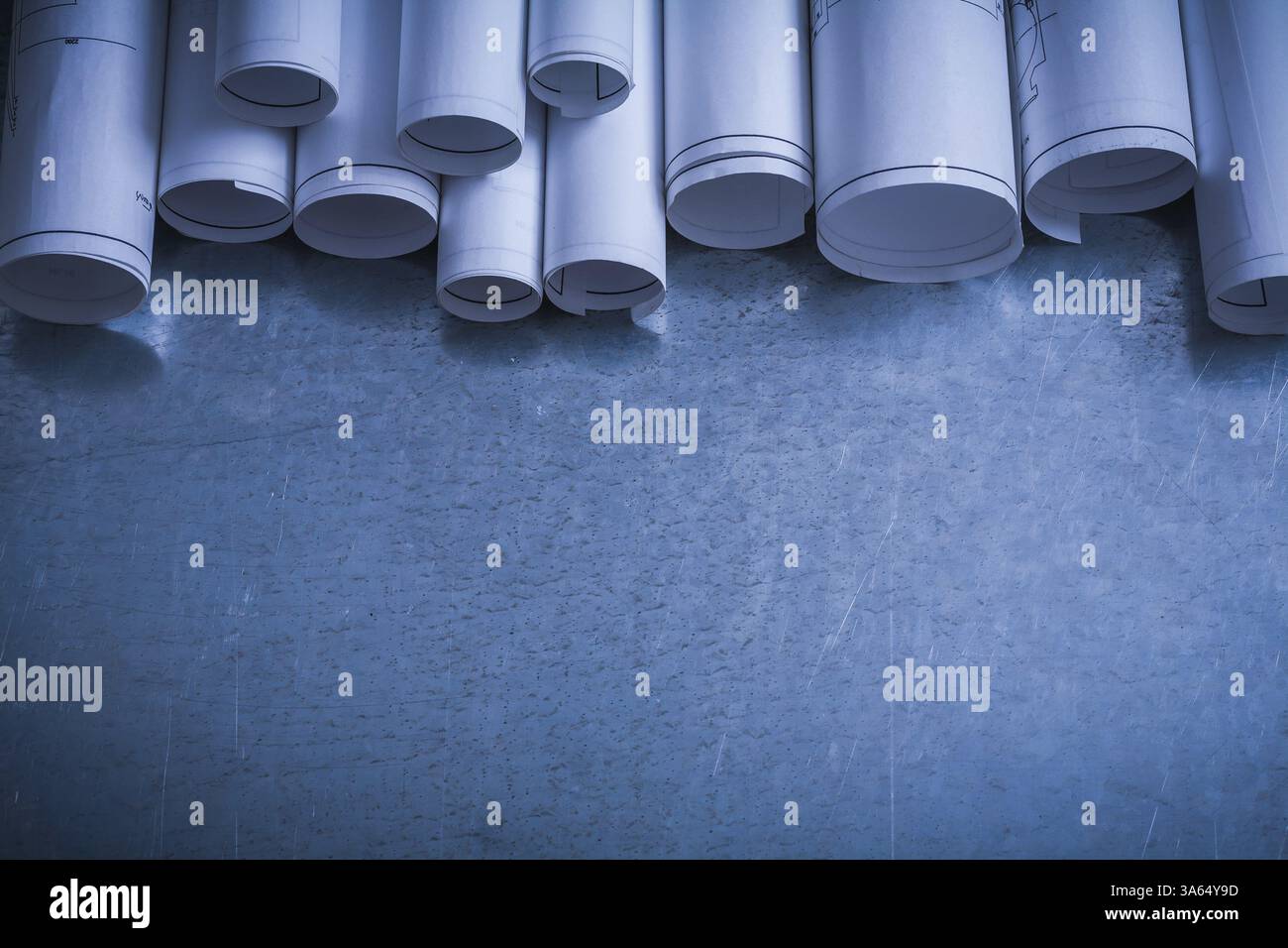 Bleus blancs roulés sur le concept de construction d'image d'espace de copie de surface métallique rayée Banque D'Images